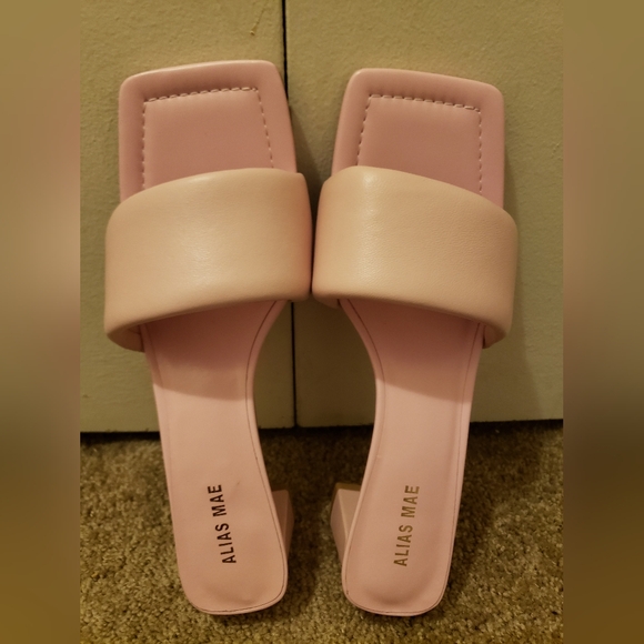 Alias Mae shoe size 10